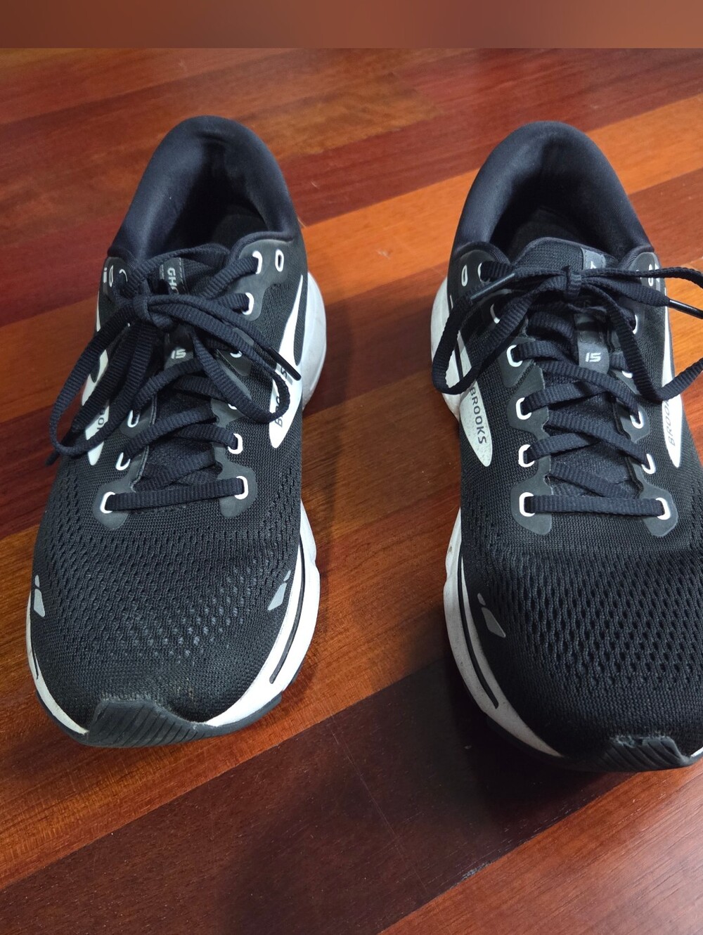 Brooks Ghost 15, Women's 12, Black & White Running Shoes